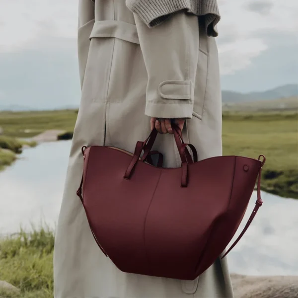 Classic Elegant Style Large Capacity Wing Bag Crossbody Handbag Retro European American Niche Bucket Armpit Tote Bag Fashion - 图片 12