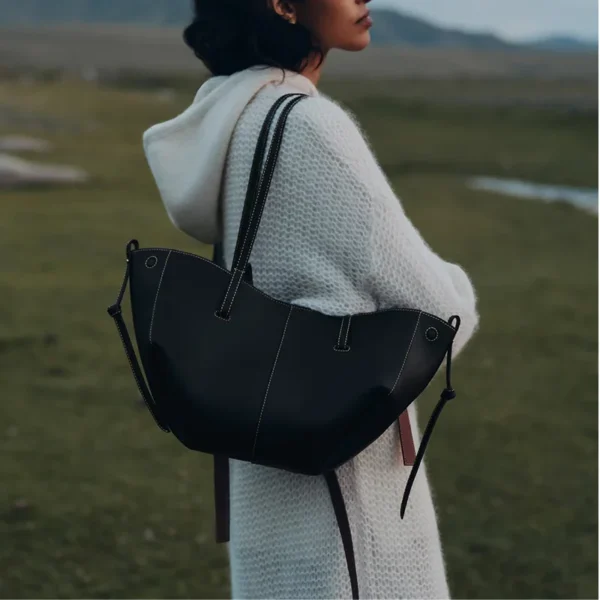 Classic Elegant Style Large Capacity Wing Bag Crossbody Handbag Retro European American Niche Bucket Armpit Tote Bag Fashion - 图片 14